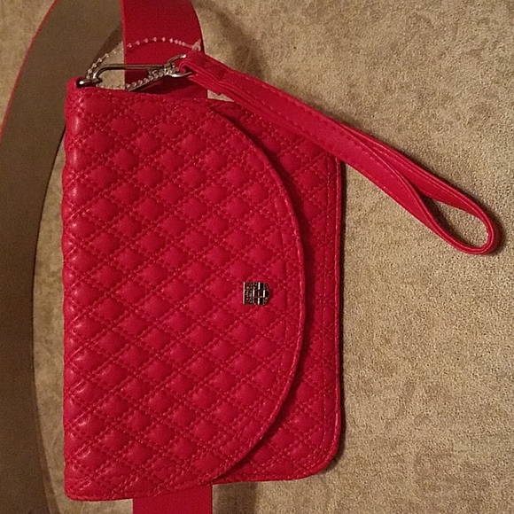 NWT.  Size L.  Vince Camuto Belt w/Removeable Wristlet - Picture 2 of 4